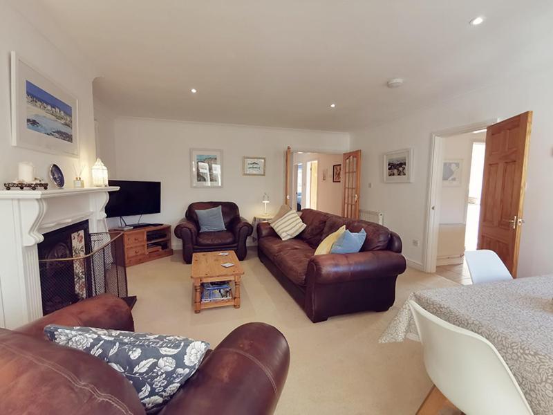 Holiday home Cynefin- 3 Bed, 2 Bath-1 X En-suite, Detcahed Bunglaow- Pet Friendly
