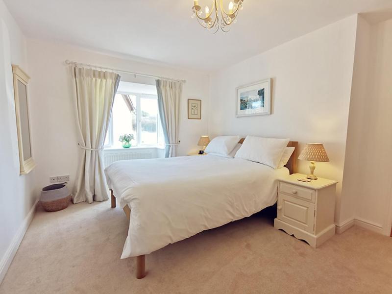 Cynefin- 3 Bed, 2 Bath-1 X En-suite, Detcahed Bunglaow- Pet Friendly Holiday home