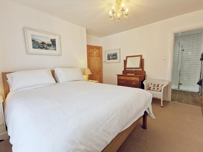 Cynefin- 3 Bed, 2 Bath-1 X En-suite, Detcahed Bunglaow- Pet Friendly Holiday home *