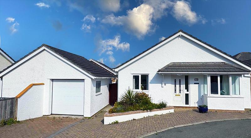 Holiday home Cynefin- 3 Bed, 2 Bath-1 X En-suite, Detcahed Bunglaow- Pet Friendly